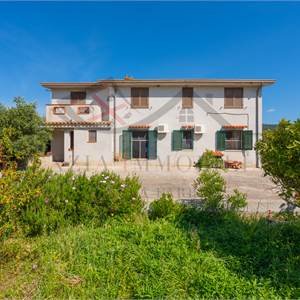 Casa singola In Vendita a 